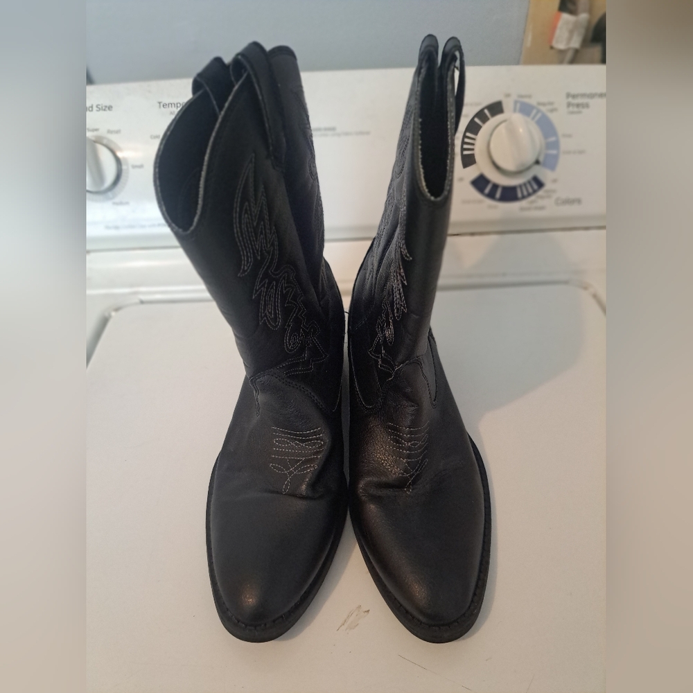 Stylish Black Women's Lace-Up Boots